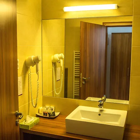 Saffron Hotel 4*